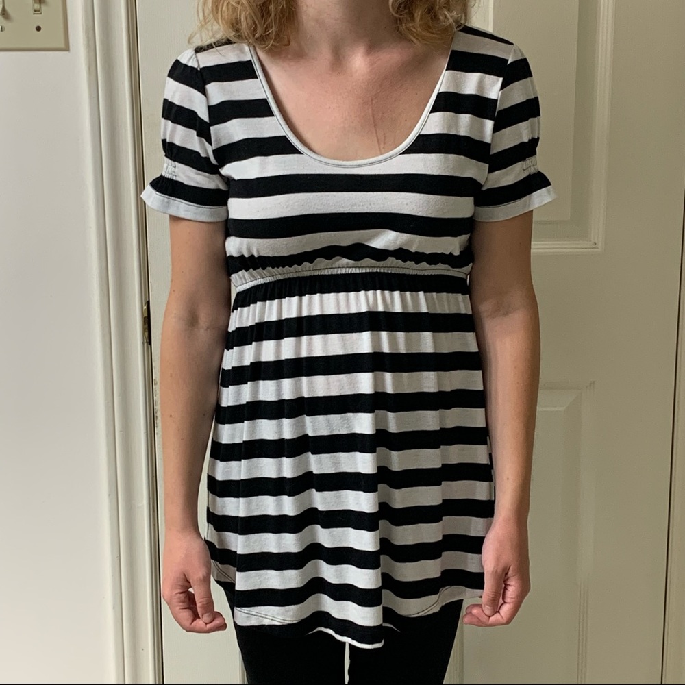 🌷3 for $25🌷SWS, US L, White & Black Striped Short Sleeved Scoop Neck Jersey Top